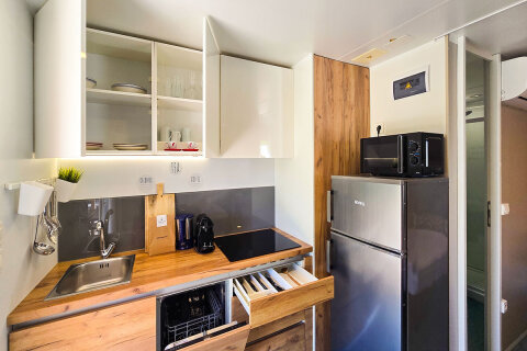 Mobilhome Cozy pro 2–3 osoby, Falkensteiner Premium Camping Zadar, Chorvatsko