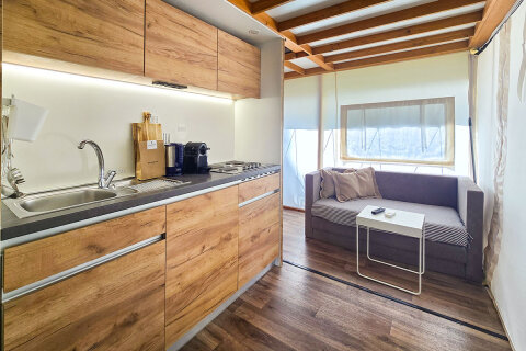 Glamping Premium Home pro 4–6 osob, Falkensteiner Premium Camping Zadar, Chorvatsko