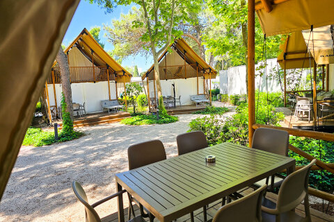 Glamping Premium Home pro 4–6 osob, Falkensteiner Premium Camping Zadar, Chorvatsko