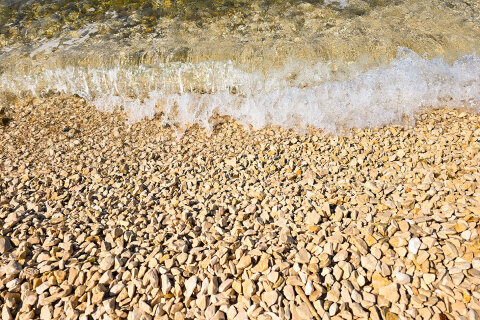 Falkensteiner Premium Camping Zadar - pláž před resortem, Chorvatsko