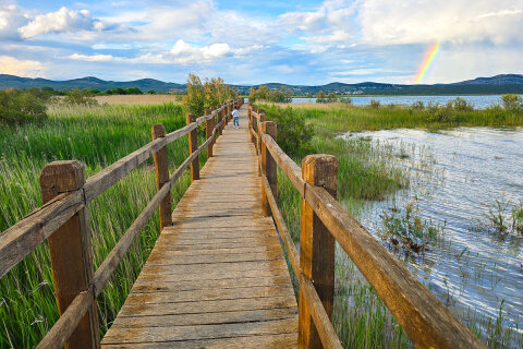 Vranské jezero, návštěvnické centrum Crkvine, stezkou po dřevěné lávce, Zadarská riviéra, Chorvatsko