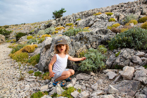 Procházka na Sveti Vid, nejvyšší vrchol ostrova Pag, Chorvatsko