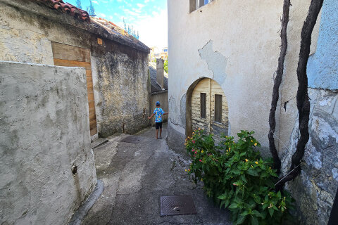 Novi Vinodolski - uličky starého města, Crikvenická riviéra, Chorvatsko