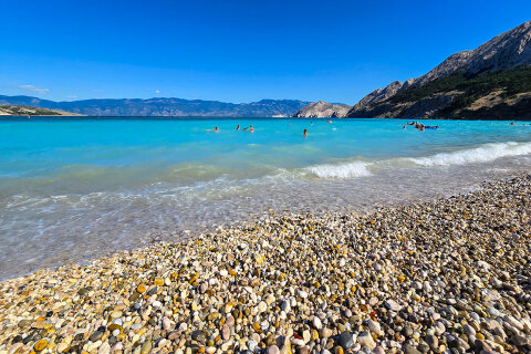 Baška - pláž Vela, ostrov Krk, Chorvatsko