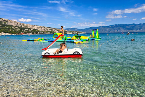 Baška - pláž Vela, ostrov Krk, Chorvatsko