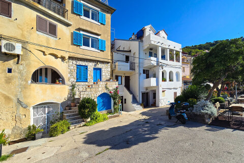 Baška - centrum, ostrov Krk, Chorvatsko