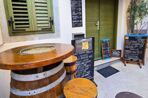 Baška - centrum, ostrov Krk, Chorvatsko