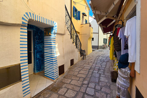 Baška - centrum, ostrov Krk, Chorvatsko