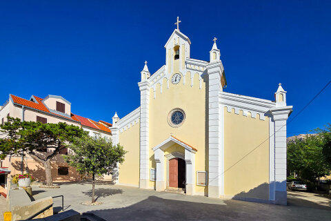 Baška - centrum, ostrov Krk, Chorvatsko