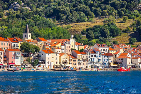 Baška - centrum, ostrov Krk, Chorvatsko