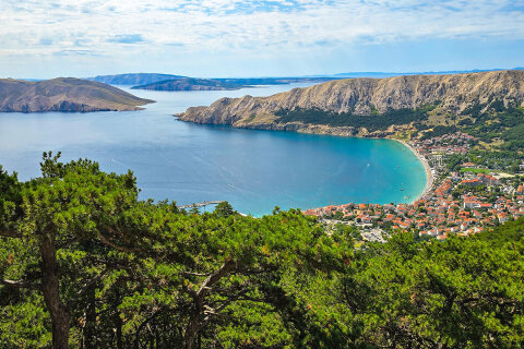 Baška - vyhlídka během turistiky v horách nad Baškou, ostrov Krk, Chorvatsko