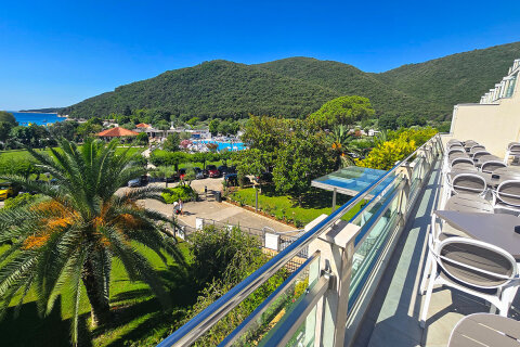 Mobilhome Oliva - výhled z terasy restaurace v hotelu Mimosa - polopenze, Rabac, Istrie, Chorvatsko