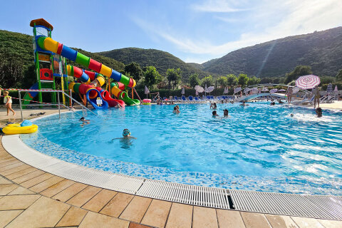 Mobilhome Oliva - bazén s tobogány, Rabac, Istrie, Chorvatsko