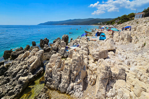 Pláž Girandella, Rabac, Istrie, Chorvatsko