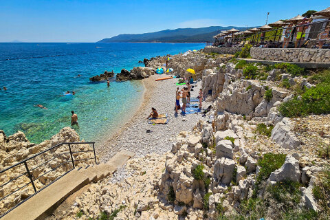 Pláž Girandella, Rabac, Istrie, Chorvatsko