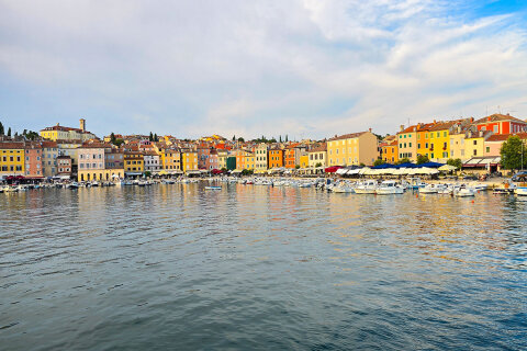 Rovinj - pohled na město z lodi cestou z ostrůvku Crveni otok, Istrie, Chorvatsko