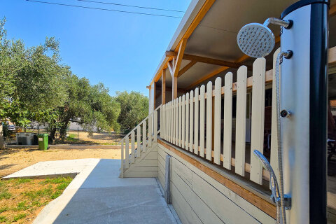 Mobilhome Kučica - sprcha u domku, Tkon, ostrov Pašman, Chorvatsko