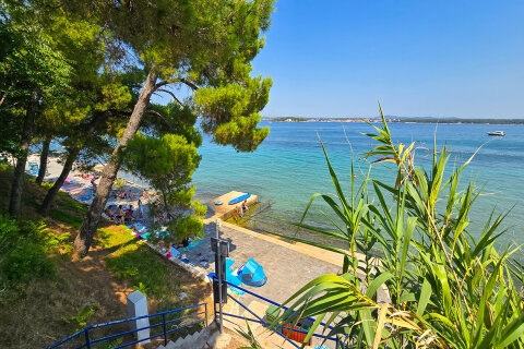 Mobilhome Kučica - pláž Južna plaža 100 m od mobilhomu, Tkon, ostrov Pašman, Chorvatsko
