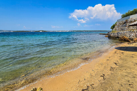 Mobilhome Kučica - pláž Južna plaža 100 m od mobilhomu, Tkon, ostrov Pašman, Chorvatsko