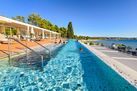 Zaton Holiday Resort - nový střešní bazén nad restaurací Ventula - otevřený v roce 2025, Zaton, Zadarská riviéra, Chorvatsko