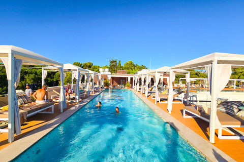 Zaton Holiday Resort - nový střešní bazén nad restaurací Ventula - otevřený v roce 2025, Zaton, Zadarská riviéra, Chorvatsko