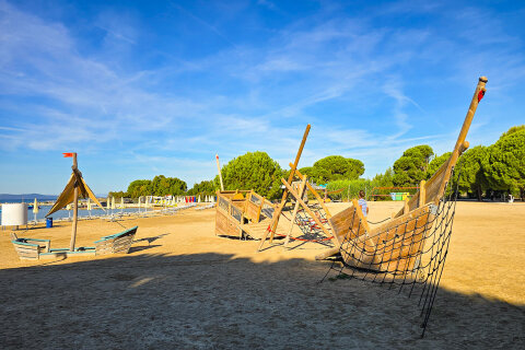 Zaton Holiday Resort - dětské hřiště u písečné pláže, Zaton, Zadarská riviéra, Chorvatsko