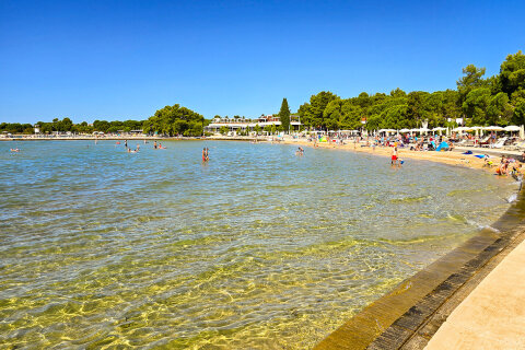 Zaton Holiday Resort - písečná pláž, Zaton, Zadarská riviéra, Chorvatsko