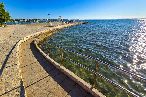 Zaton Holiday Resort - pláž s rampou, Zaton, Zadarská riviéra, Chorvatsko