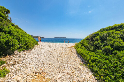 Ostrůvek Sveti Jerolim, národní park Brijuni, Istrie, Chorvatsko