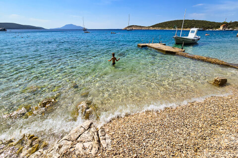 Apartmány Pojana - oblázková pláž 350 m od domu, Martinšćica, ostrov Cres, Chorvatsko