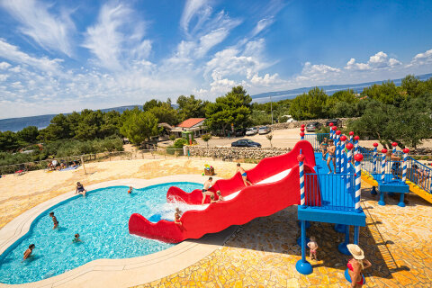 Resort Kovačine - bazén se skluzavkou, Cres, ostrov Cres, Chorvatsko