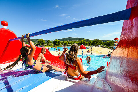 Resort Kovačine - skluzavka do bazénu, Cres, ostrov Cres, Chorvatsko