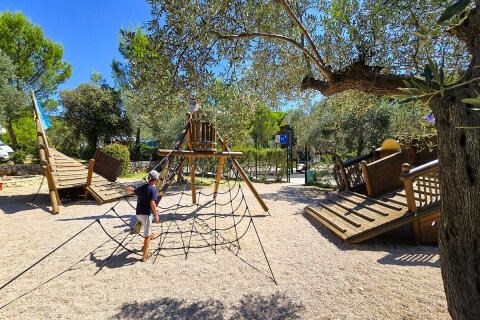 Resort Kovačine - dětské hřiště, Cres, ostrov Cres, Chorvatsko
