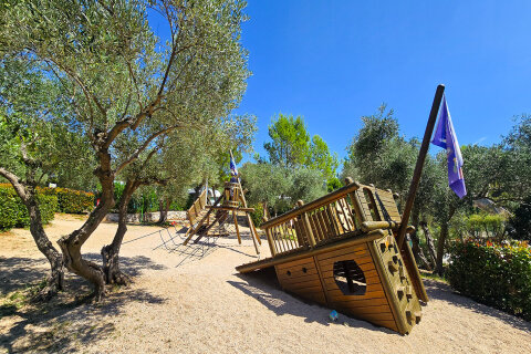 Resort Kovačine - dětské hřiště, Cres, ostrov Cres, Chorvatsko