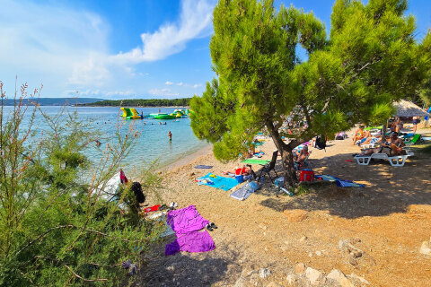 Punat - pláže, ostrov Krk, Chorvatsko