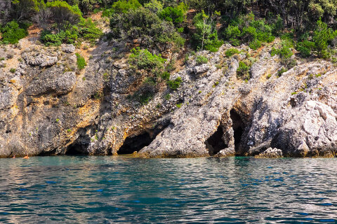 Mořská jeskyně Plave grote (Modrá jeskyně), ostrov Cres, Chorvatsko