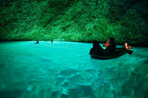 Mořská jeskyně Plave grote (Modrá jeskyně), ostrov Cres, Chorvatsko