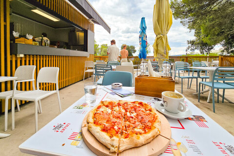 Mobilhome Salumbra - bistro a kavárna v kempu, Selce, Crikvenická riviéra, Chorvatsko