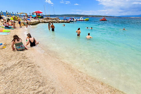 Selce - písečná pláž Poli Mora, Crikvenická riviéra, Chorvatsko