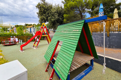 Mobilhome Tropical - dětské hřiště v kempu, Selce, Crikvenická riviéra, Chorvatsko