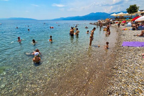 Rijeka - oblázková pláž Kantrida, Chorvatsko