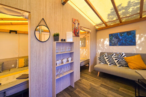 Glampingový stan Slatina, kemp Slatina, ostrov Cres, Chorvatsko