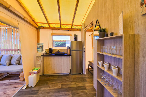 Glampingový stan Slatina, kemp Slatina, ostrov Cres, Chorvatsko