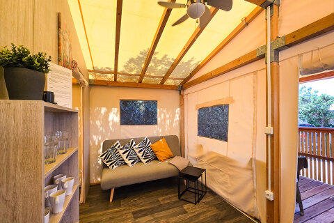 Glampingový stan Slatina, kemp Slatina, ostrov Cres, Chorvatsko