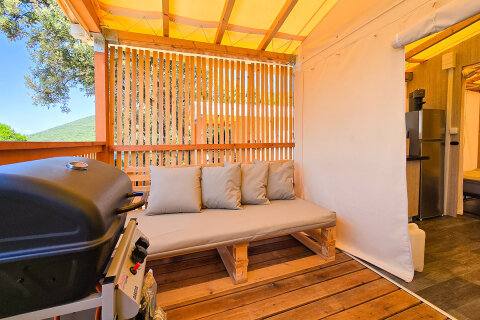 Glampingový stan Slatina, kemp Slatina, ostrov Cres, Chorvatsko