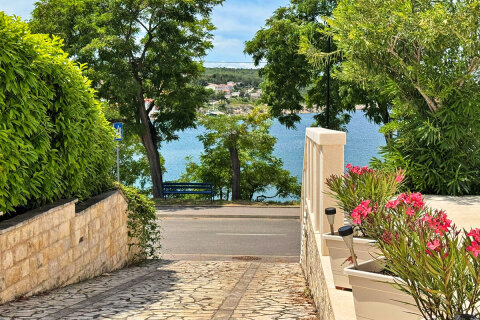 Apartmány Krešo - cesta od domu k pláži, Šilo, ostrov Krk, Chorvatsko