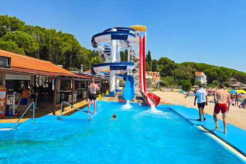Resort San Antonio*** - tobogán u oblázkové pláže Dražica, Biograd na Moru, Zadarská riviéra, Chorvatsko