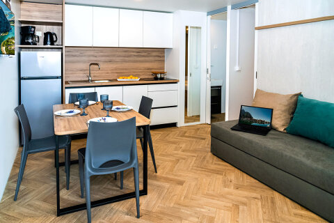 MHAA - Mobilhome Adria Superior 4+1 Whirpool A zona pro 4–5 osob, Almissa Resort, Omiš, Chorvatsko