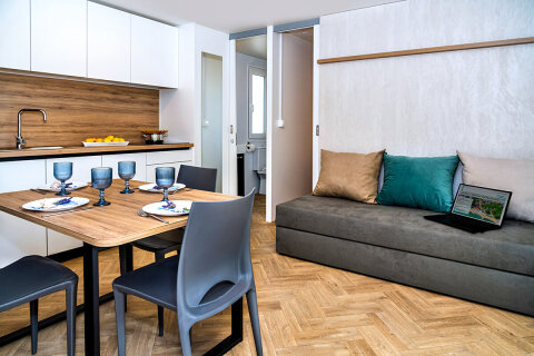 MHAA - Mobilhome Adria Superior 4+1 Whirpool A zona pro 4–5 osob, Almissa Resort, Omiš, Chorvatsko