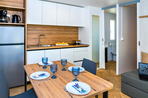 MHAC - Mobilhome Adria Superior 4+1 C zona pro 4–5 osob, Almissa Resort, Omiš, Chorvatsko